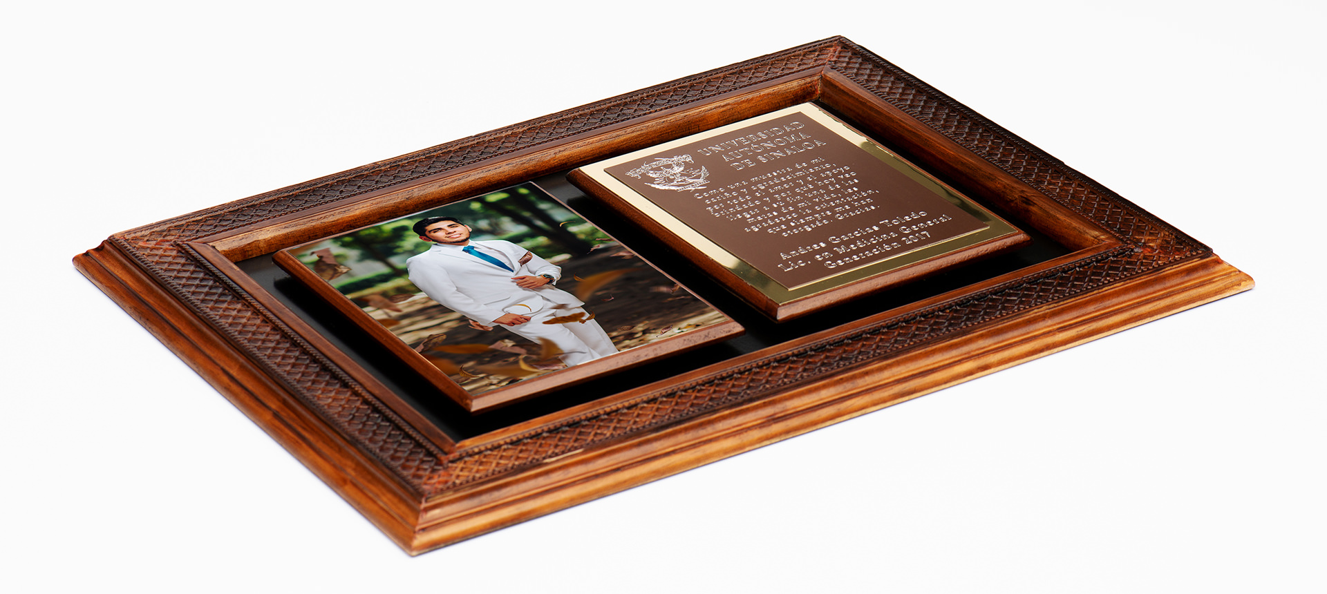 Foto Agradecimiento Color Caoba Modelo EMPERADOR Placa Gold 02