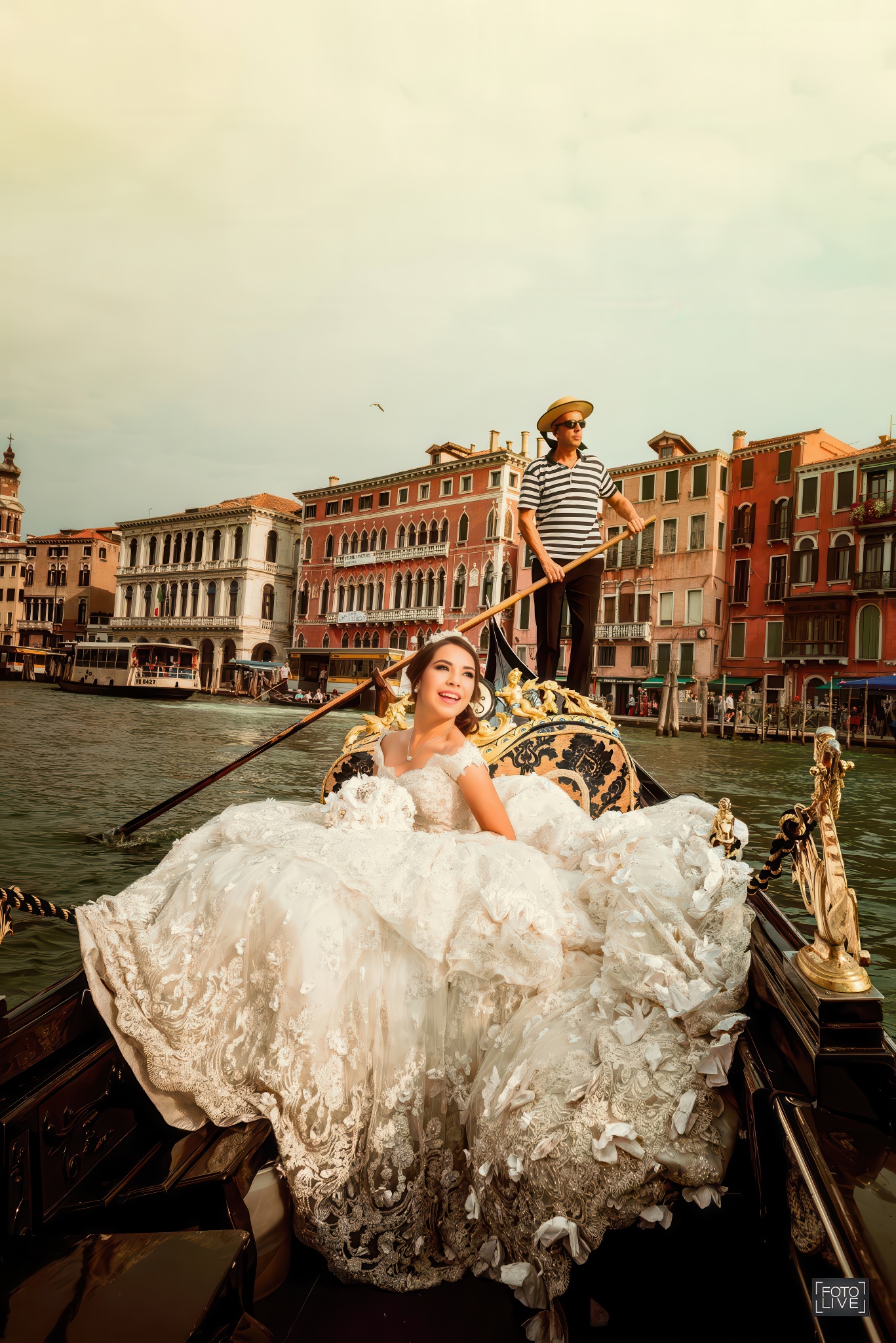 Quinceanera En Gran Canal En Gondola En Rialto Venecia Por Fotolive 03